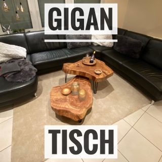 giganTISCH 🤩 Diese zwei großen Eichenscheiben bilden ein einzigartiges Duo und harmonieren perfekt mit der Einrichtung 🥰
Eiche liegt voll im Trend und wir haben noch einige Scheiben auf Lager 🪵 
.
#albtisch #kundenfoto #gigantisch #eiche #couchtisch #wohnzimmer #massivholz #massivholztisch #wohnzimmerideen #wohnzimmereinrichtung #schönerwohnen #regional #naturpur #manufaktur #handwerk #handarbeit #einzelstück #unverwechselbar #schwäbischealb #häuslebauer #hausbau2023