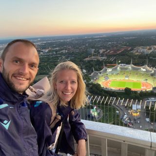 Erlebnisreiche Tage👩🏼‍🤝‍👨🏻! Aktuell sind wir in München bei den @munich2022 @european.championships und organisieren die Siegerehrungen für die Leichtathletik 🥇🥈🥉
Stresslevel 💯 aber dennoch ein riesen Erlebnis mit allen Top-Athleten von @europeanathletics 
.
#albtisch #leichtathletik #europeanchampionship #munich2022 #europeanathletics #europeanathleticschampionships #siegerehrung #edelmetall #gold #silber #bronze #athletics #gemeinsam #gemeinsamschaffenwirdas #couplegoals #ceremonies #ceremoniesproducer #münchen #olympiapark #olympiaturm #olympiastadion