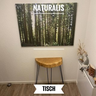 NaturalisTISCH 🌿 Dieser schöne Anstelltisch aus Eiche ziert den Eingangsbereich einer Neubauwohnung. Auf den Tisch kommt eine kleine Schüssel für die Schlüssel 🔑
.
#albtisch #kundenfoto #anstelltisch #eiche #naturalistisch #natur #naturpur #massivholz #massivholzmöbel #massivholztisch #flur #eingangsbereich #hauseingang #neubau #häuslebauer #hausbau2023 #inneneinrichtung #interiordesign